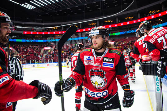 Malmö Redhawks Nicolai Meyer jublar