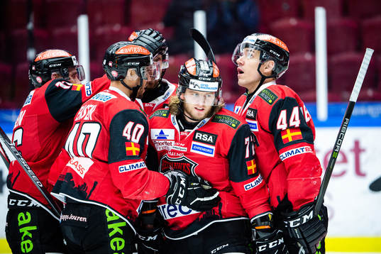 Malmö Redhawks Nicolai Meyer jublar