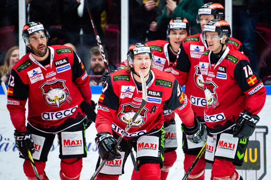 Malmö Redhawks Emil Sylvegård jublar