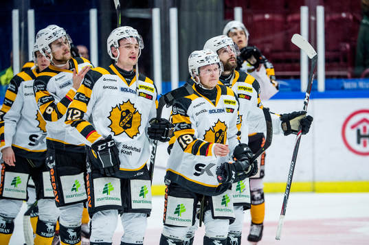 Skellefteås Adam Pettersson och Tuomas Kiiskinen  deppar