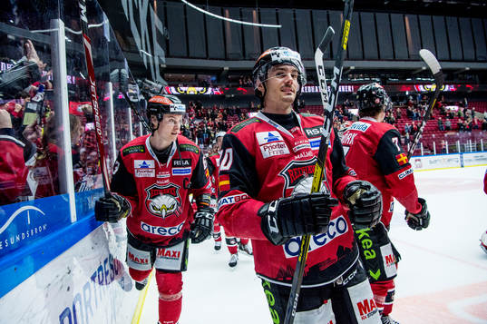 Malmö Redhawks Fredrik Händemark och Henrik Hetta jublar