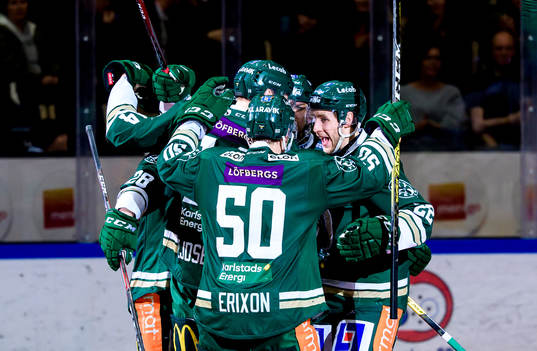 Färjestads Per Åslund jublar med lagkamrater