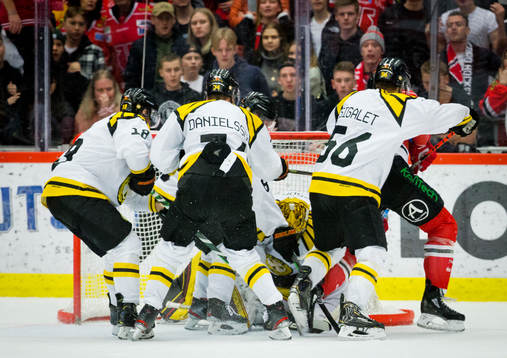 Brynäs målvakt Samuel Ersson och Örebros Ryan Stoa