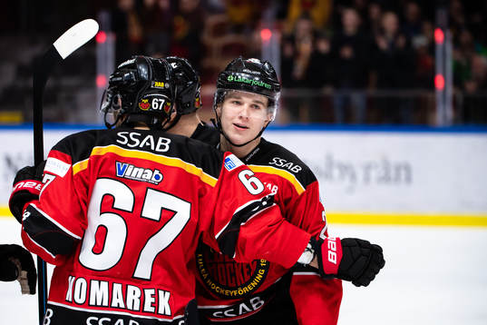 Luleås Konstantin Komarek och Nils Lundkvist jublar