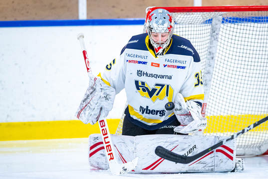s målvakt Shea Tiley