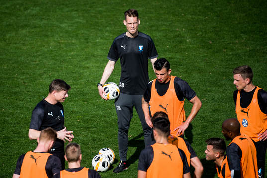 Tränare Jon Dahl Tomasson och assisterande tränare Daniel