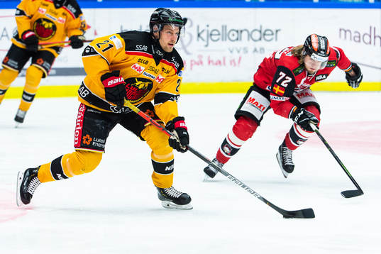 Luleås Juhani Tyrväinen och Malmö Redhawks Nicolai Meyer