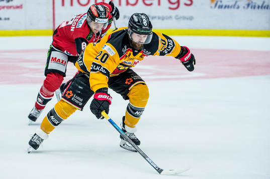 Luleås Jack Connolly mot Malmö Redhawks Johan Olofsson