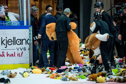 Teddy bear toss