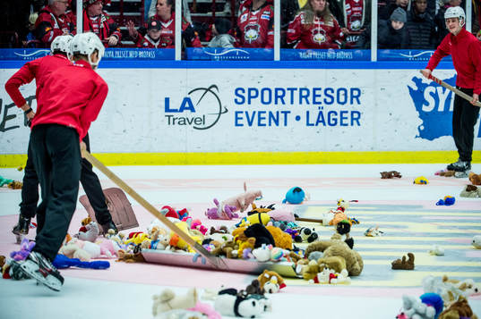 Teddy bear toss