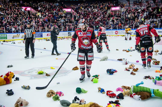 Teddy bear toss