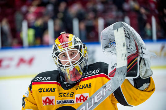 Luleås målvakt Joel Lassinantti jublar