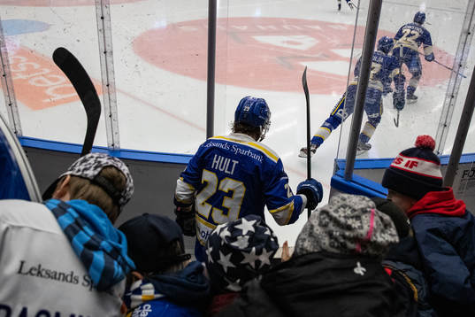 Leksands spelarna på väg in till värmning innan
