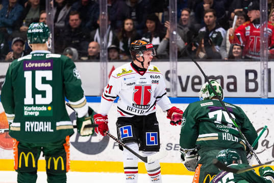 Örebros Linus Öberg jublar