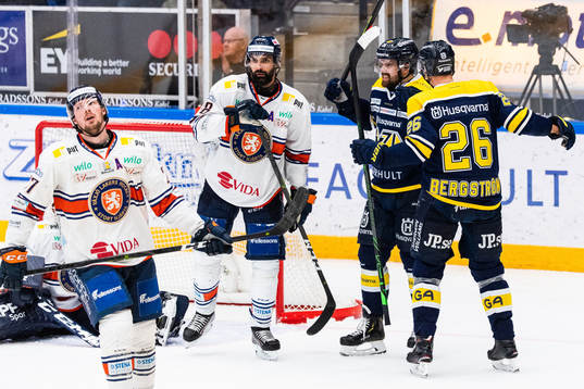 s Axel Holmström jublar