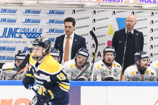 Växjös tränare Sam Hallam och assisterande tränare