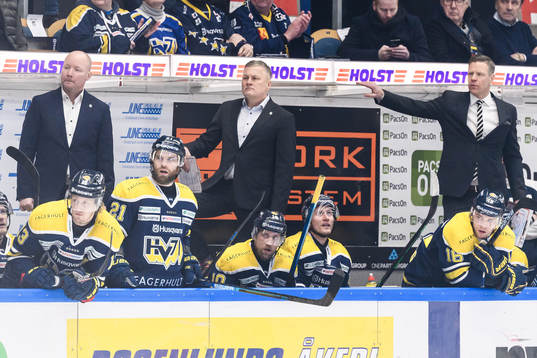 s assisterande tränare Jonas Holmström, tränare Stephan