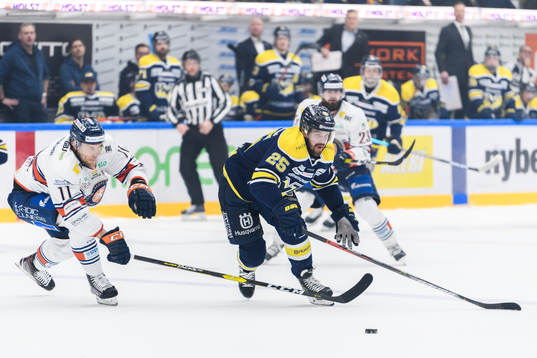 s Axel Holmström och Växjös Ilari Melart