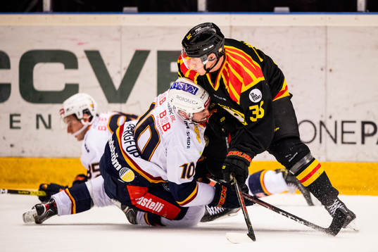 Djurgårdens Niclas Bergfors och Brynäs Linus Ölund