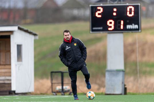 Bläddra bland fler bilder av Fotboll, Träningsmatch, Lindome - Gais