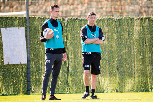 Assisterande tränare Daniel Bäckström och tränare Jon