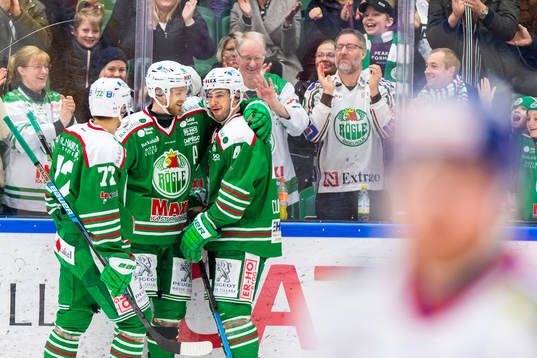 Rögles Daniel Zaar och Ted Brithén jublar med Kodie Curran
