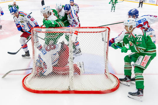Oskarshamns målvakt Tex Williamsson blir skadad