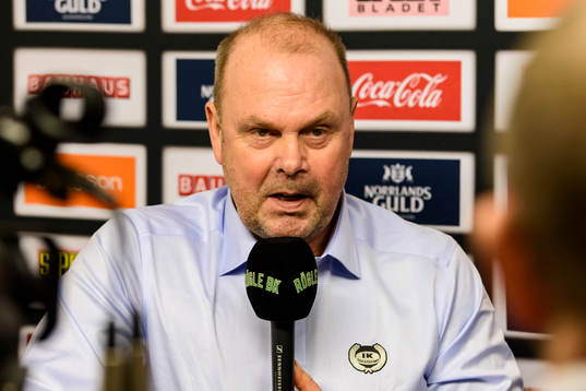 Oskarshamns tränare Per-Erik Johnsson på presskonferensen