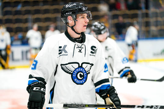 Skellefteås Anton Holm i Clemensnäs tröjor
