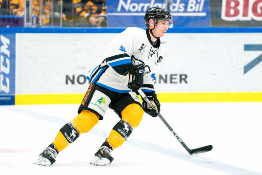 Skellefteås Anton Holm i Clemensnäs tröjor