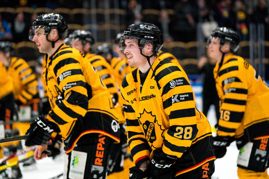 Skellefteås Jesper Frödén  jublar