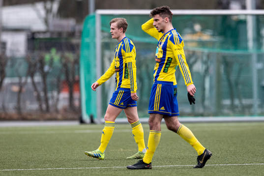 Eskilsminnes Filip Lundeberg och Gjenis Zeqiri deppar