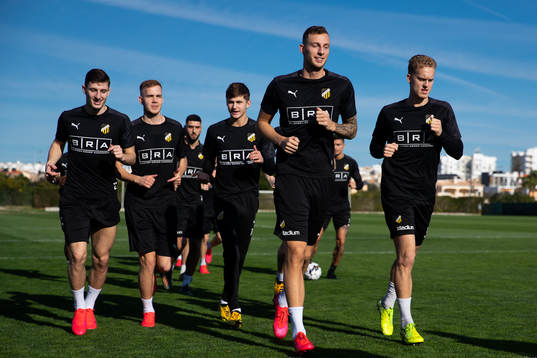 Häckens Gustaf Nilsson och Gustav Berggren   värmer upp