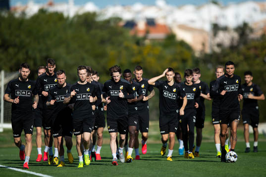 Häckens spelare värmer upp
