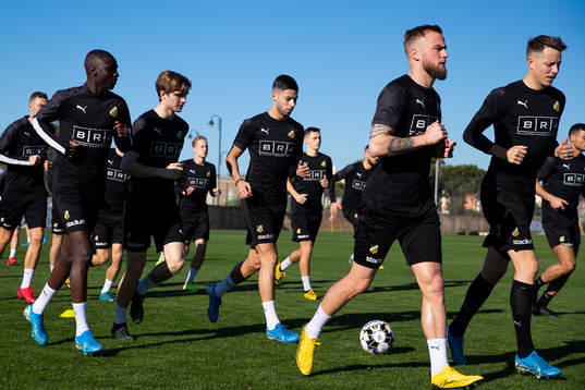 Häckens spelare värmer upp