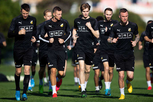 Häckens spelare värmer upp