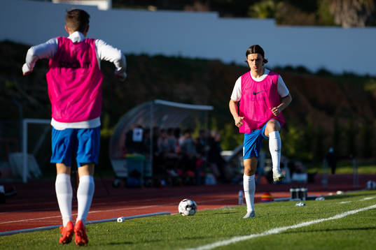 Jonathan Levi of Norrköping warms up