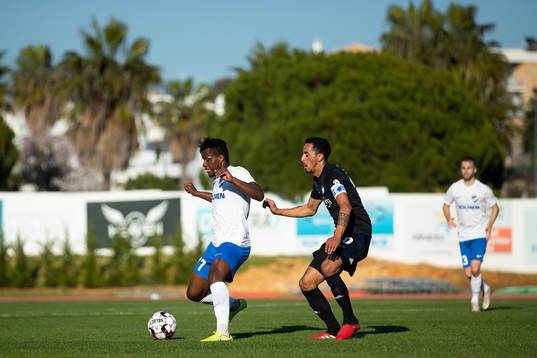 Manasse Kusu of Norrköping and Carlos Zeca of Köpenhamn