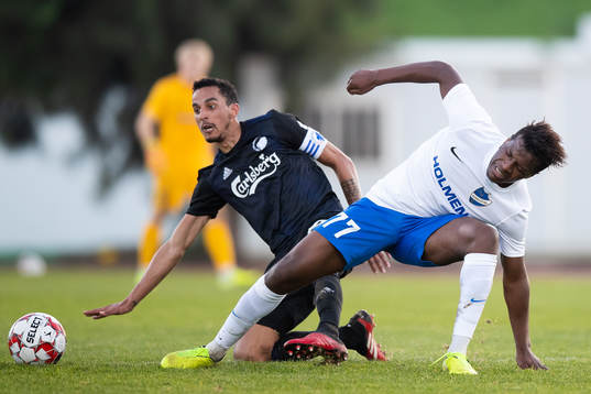 Carlos Zeca of Köpenhamn and Manasse Kusu of Norrköping