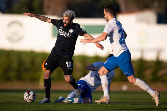 Michael Santos of Köpenhamn gets tackled by Isak Bergmann