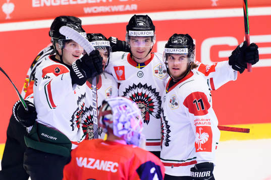 Frölundas Johan Sundström celebrates with his teammates