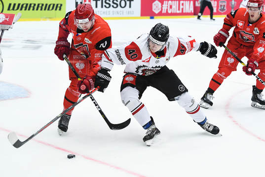Radek Smolenak of Mountfield and Joel Mustonen of Frölunda