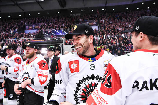 Joel Lundqvist of Frölunda celebrates