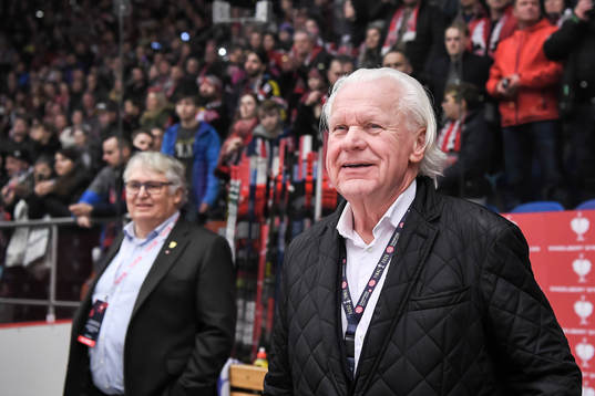 Mats Grauers, chairman of Frölunda celebrates