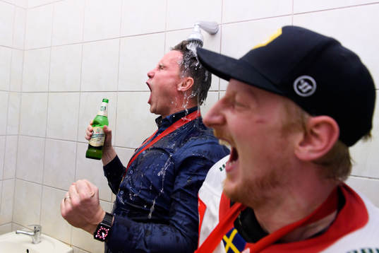 Head coach Roger Rönnberg and Simon Hjalmarsson celebrates