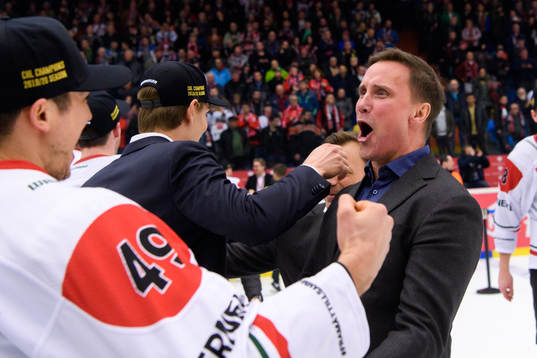 Roger Rönnberg, head coach of Frölunda celebrates