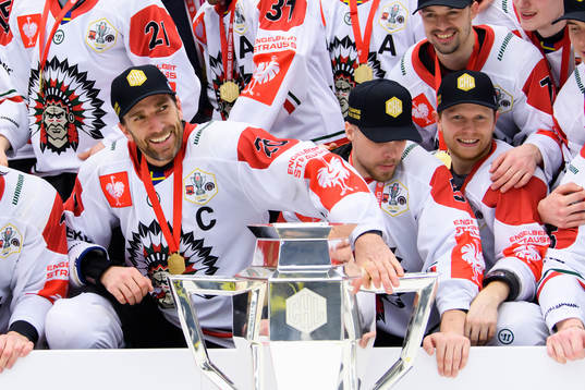 Joel Lundqvist and Ryan Lasch of Frölunda celebrate