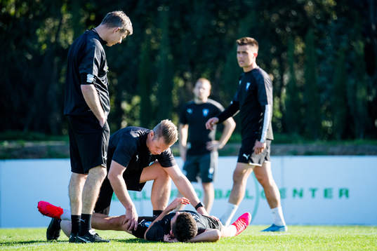 Fysioterapeut Jesper Robertsson, tränare Jon Dahl Tomasson