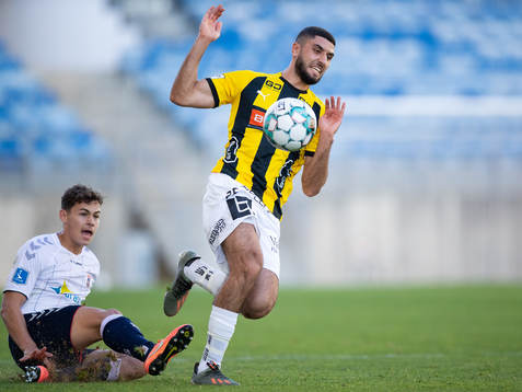 Zach Duncan of Aarhus and Aiham Ousou  of Häcken