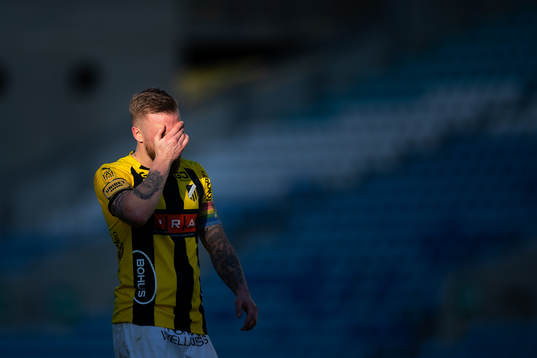 Alexander Faltsetas of Häcken look dejected